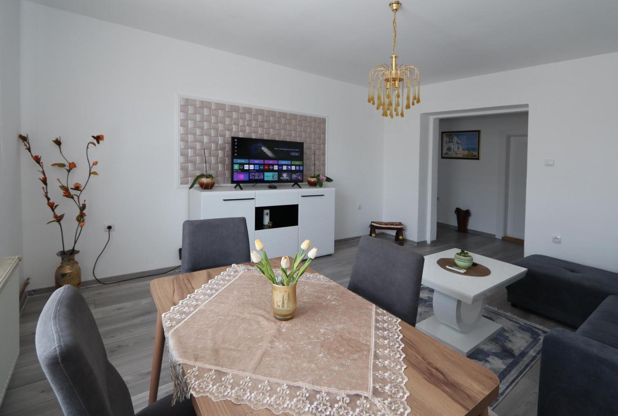 Apartamento Golden Royal Kragujevac Exterior foto